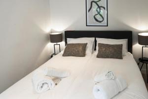 Private Design Apartment w Garden & Parking