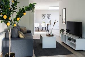 Private Design Apartment w Garden & Parking