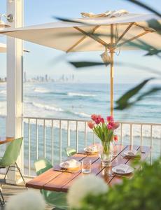Arvia Villa Koala Park 3 Bedroom Luxury Townhouse in Burleigh Heads with Private Roof Terrace & Views over Tallebudgera & Burleigh Headland