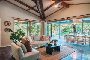 The Grand Luxury Safari Villa, Huge Private Pool, Hot tub, Outdoor Shower, Giraffe Tower, Free Standing Bath, Private Game Reserve, Stargazing, Ultimate Bush Luxury