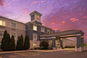 Comfort Inn & Suites Sheboygan I-43