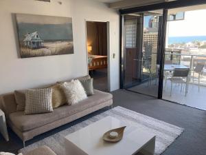 Circle on Cavill Escape