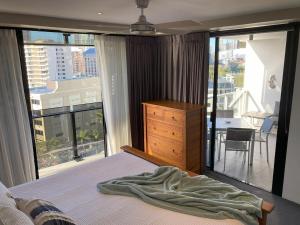 Circle on Cavill Escape