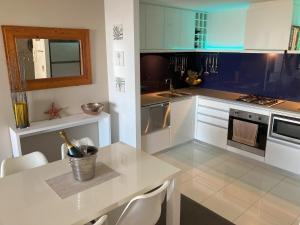 Circle on Cavill Escape