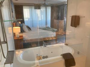 Circle on Cavill Escape