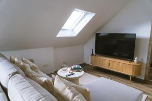 Cozy 1BR & Living Room Apartment, Just 15 Minutes to Downtown