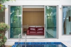 Mahogany Superb Pool Villa in Pasak