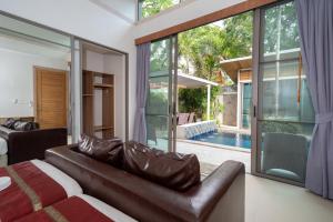 Mahogany Superb Pool Villa in Pasak