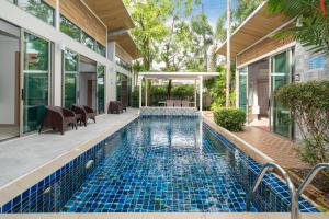 Mahogany 4BR Pool Villa in Pasak
