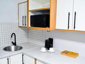 White House River Manor