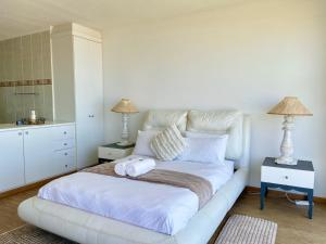 Hazel Cove Seafront Retreat