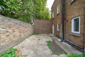 Modern Studios, Garden, 2 Double Beds, 3 min to Tube, Fast WiFi