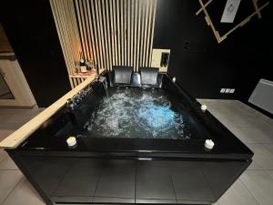 L écrin Love room avec balnéo au coeur de Sedan