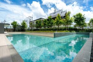 Ozone 2 Bed Condominium in Splendid Laguna Area