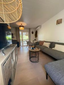 Gasmim91 - Votre Oasis à 6km de Saint-Tropez Maison climatisée avec Piscine Lagon