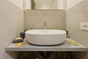 Free Parking, Patio, Air Conditioning and Heating