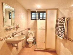 Chic Designer Bedroom in Shared Bungalow near LRT SS1 PJ