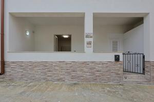 Free Parking, Patio, Air Conditioning and Heating