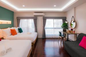 Spacious , 3 min walk to BTS & 10 min to Thonglor, Em District, Terminal 21, Max 20 People