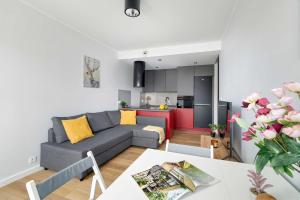 Red and Grey Apartment for 8 People in Poznań with Parking by Noclegi Renters