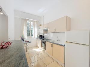 Nestor&Jeeves - SQUARE PROMENADE - Central - Close sea