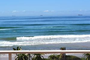 5 Glitter Bay - Seaviews and beach access - Umhlanga 2BR