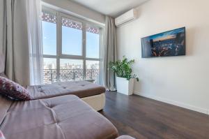 10-234 in RC Pechersk Plaza, Mykhaila Boichuka 17, Petrovdom Apartments