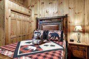 Wonderful Cabin with Hot-tub and Pool Table in Sevierville, Tennessee