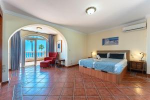 Rustic Spanish Villa Saltwater Pool