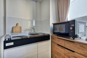 CraftFlat Komagome 508, a compact studio at excellent location