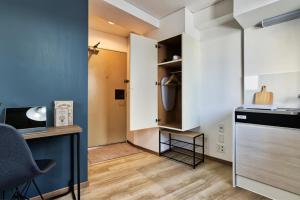 CraftFlat Komagome 508, a compact studio at excellent location