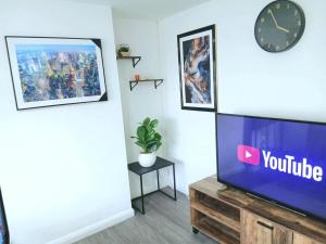 1 BR Corby Town Centre Contractors & Family Friendly