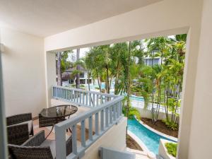 Savannah Beach Club Hotel