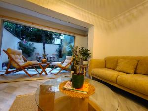 baesment 2BR apt with 2toilet and 2bath 8min to metro #1