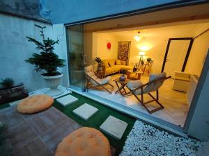 baesment 2BR apt with 2toilet and 2bath 8min to metro #1