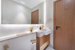 Modern Studio on High Floor with Stunning City Views near Circle Mall and Community Parks - Binghatti Tulip, JVC - by Deluxe Holiday Homes