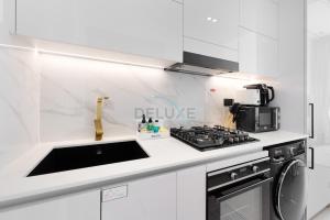 Modern Studio on High Floor with Stunning City Views near Circle Mall and Community Parks - Binghatti Tulip, JVC - by Deluxe Holiday Homes