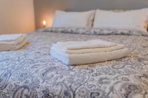 Modern Bright 2BR Penthouse Close to City Center