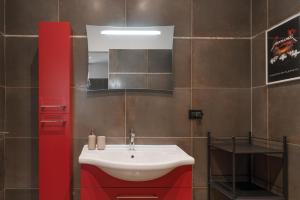 Modern Bright 2BR Penthouse Close to City Center