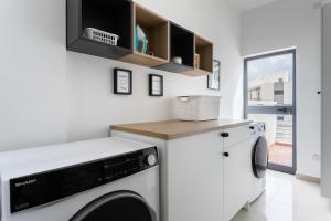 Cosy 3BR Duplex Penthouse with Terrace & Views by Isola360