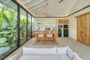 Melasti Breeze 1BR Tropical Escape in Uluwatu