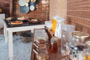 Sunrock Suites - Villa Menexes