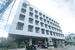 RedDoorz Premium at MyTown New York