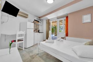 Tasoula Studio with garden view