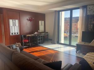 Deluxe Olivers House