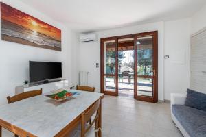 Al Porto terrace close to the lake