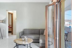 Akrogiali Rooms and Studios