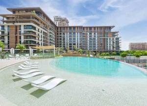 Elegant 1 Bedroom with Balcony in City Walk