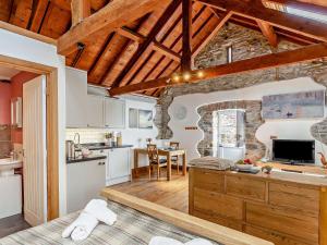 1 Bed in St. Giles-on-the-Heath 96333