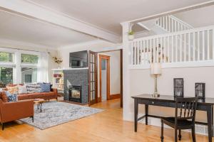 Family Downtown Mansion - Sleeps 13